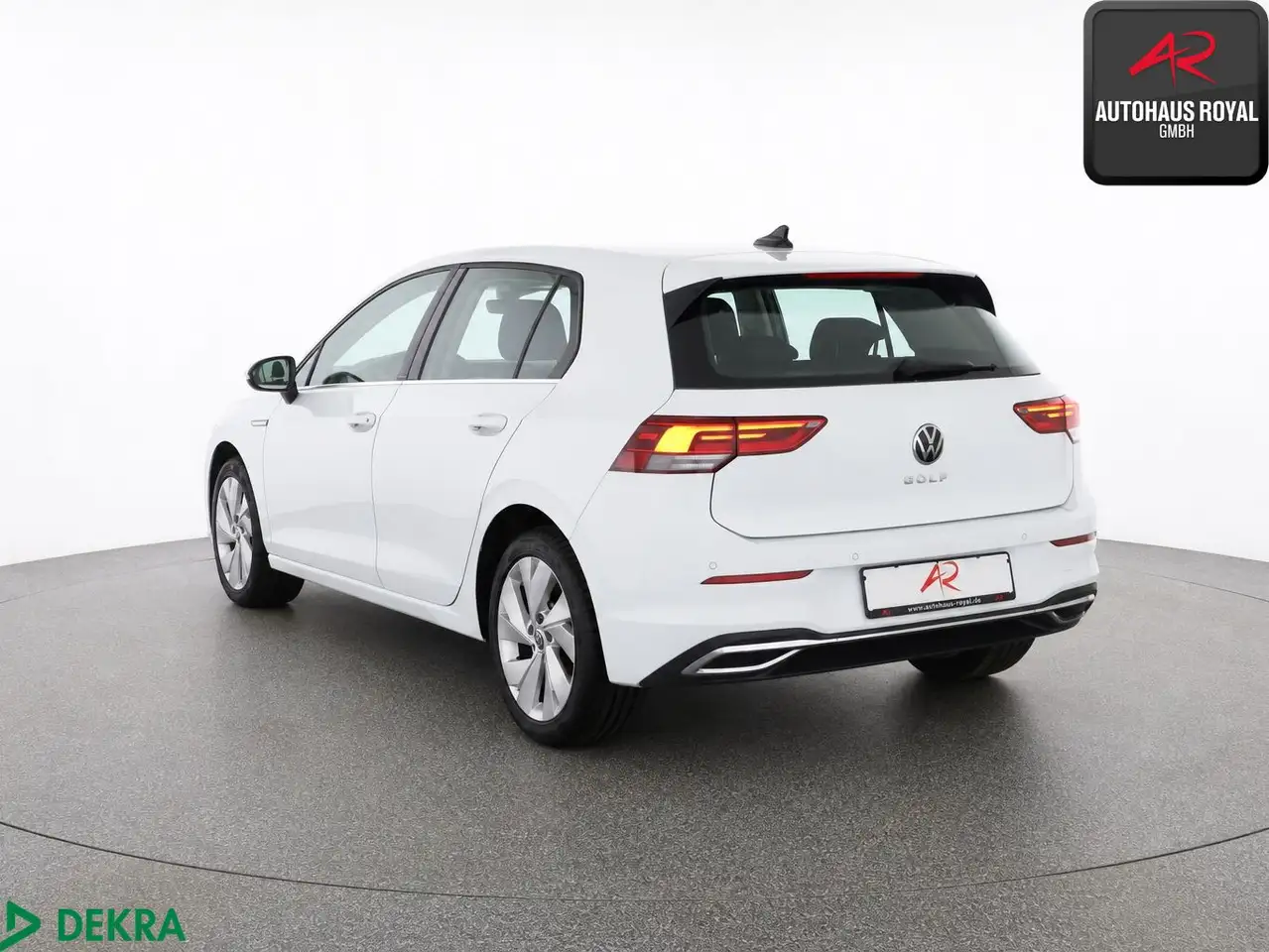 Volkswagen Golf VIII 2.0 TSI STYLE MASSAGE,MEMORY,CARPLAY — Galerie du véhicule 3