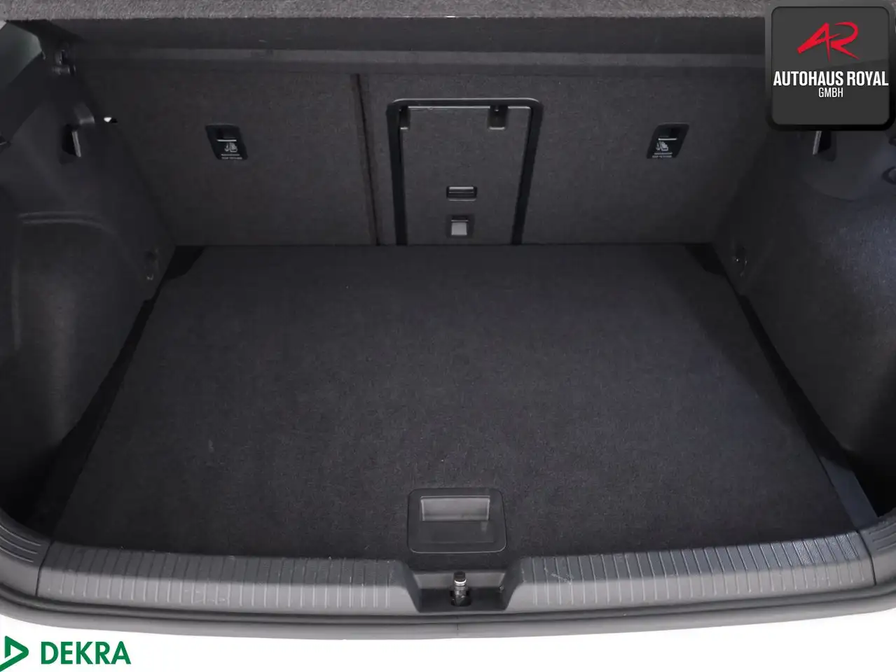 Volkswagen Golf VIII 2.0 TSI STYLE MASSAGE,MEMORY,CARPLAY — Galerie du véhicule 13
