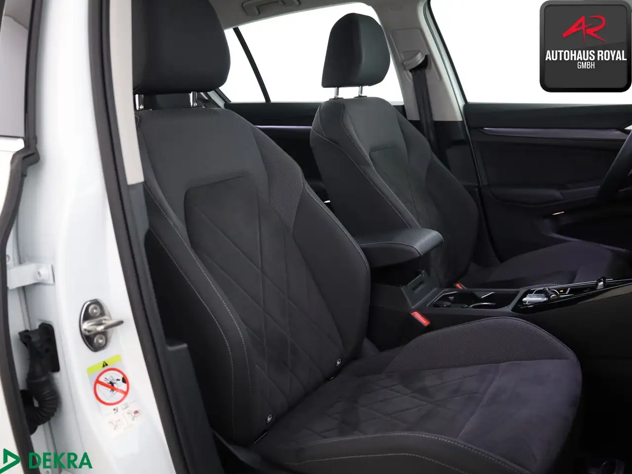 Volkswagen Golf VIII 2.0 TSI STYLE MASSAGE,MEMORY,CARPLAY — Galerie du véhicule 11