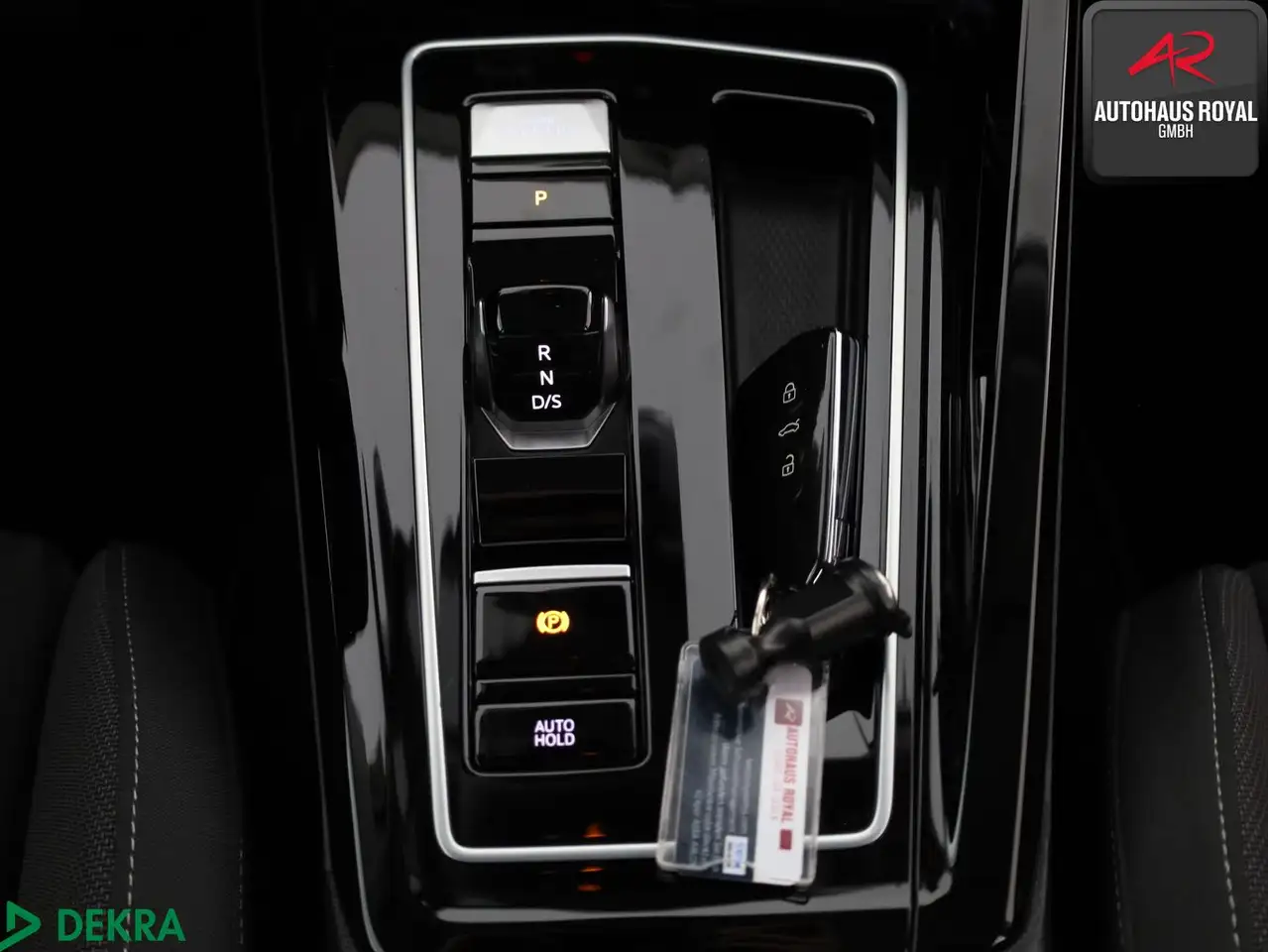 Volkswagen Golf VIII 2.0 TSI STYLE MASSAGE,MEMORY,CARPLAY — Galerie du véhicule 22