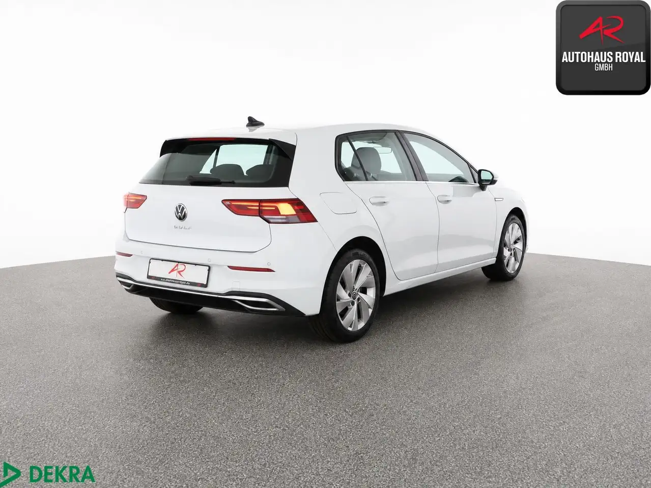 Volkswagen Golf VIII 2.0 TSI STYLE MASSAGE,MEMORY,CARPLAY — Galerie du véhicule 5