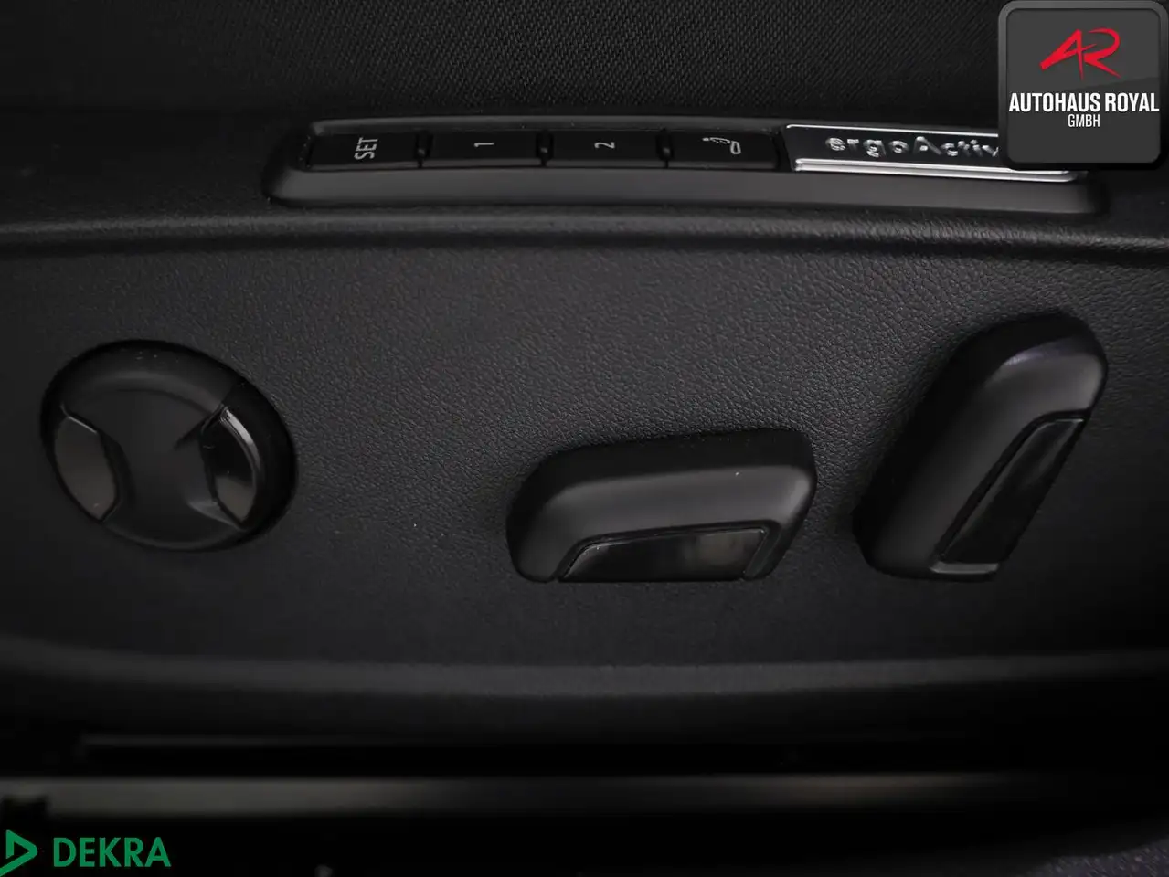 Volkswagen Golf VIII 2.0 TSI STYLE MASSAGE,MEMORY,CARPLAY — Galerie du véhicule 23