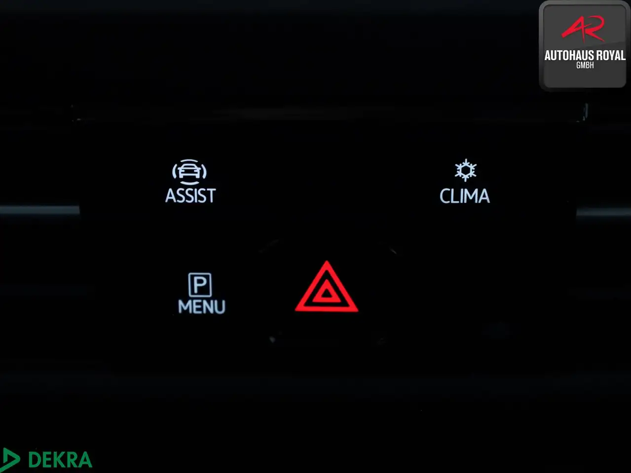 Volkswagen Golf VIII 2.0 TSI STYLE MASSAGE,MEMORY,CARPLAY — Galerie du véhicule 21