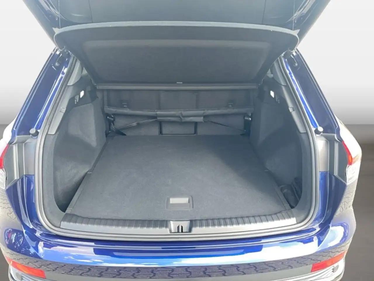 Audi Q4 e-tron basis quattro Matrix-Led*Pano*Standheizung* — معرض صور السيارة 14