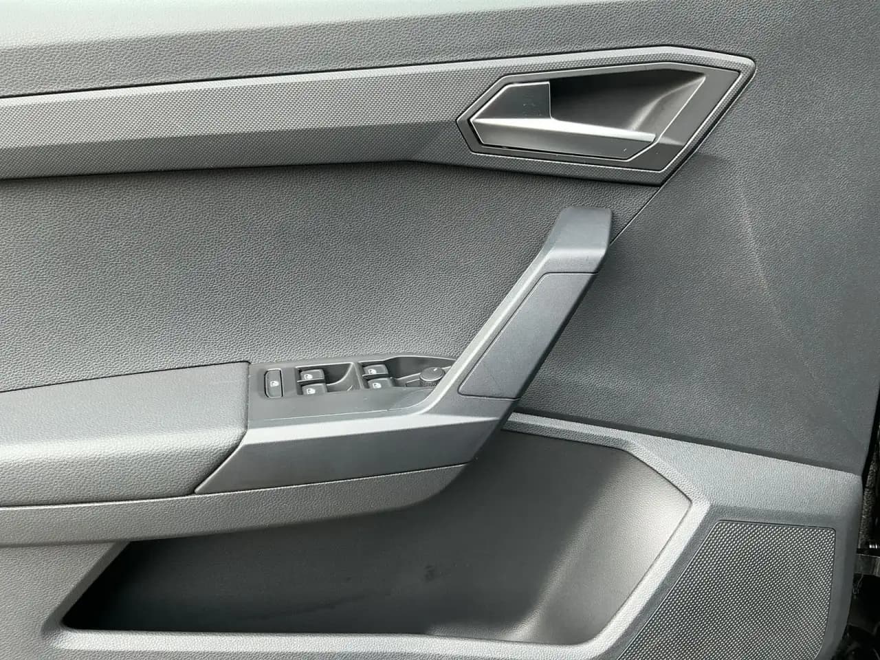 SEAT Ibiza 1.0 TSI STYLE LED+APP+DAB+TEMPOMAT+MFL+ALU — Galerie du véhicule 15