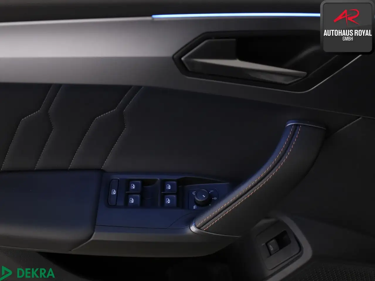 CUPRA Leon ST 2.0 TSI VZ KAMERA,PARKLENK,KESSY,CARPLAY — Galería del vehículo 20