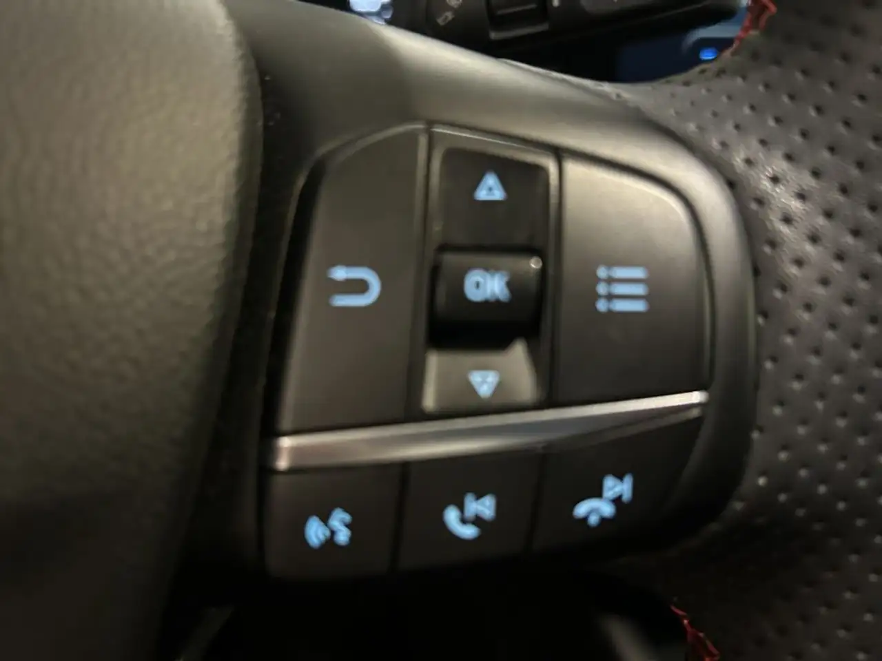 Ford Focus 1.0 ECOBOOST MHEV ST LINE SB. — معرض صور السيارة 16