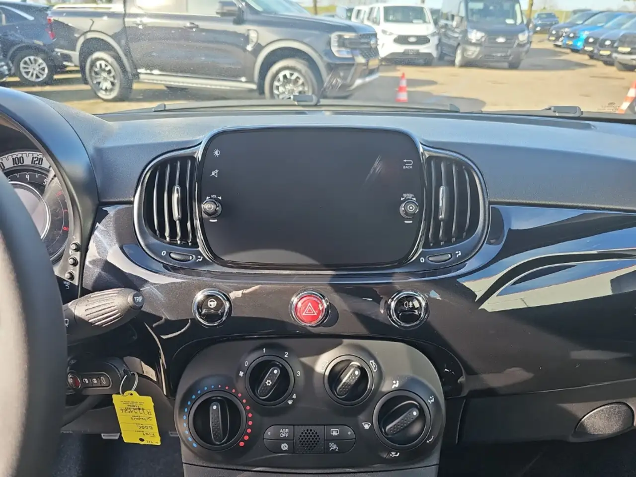 Fiat 500C Basis 1.0 Mild Hybrid Apple CarPlay Android Auto M — Galería del vehículo 12