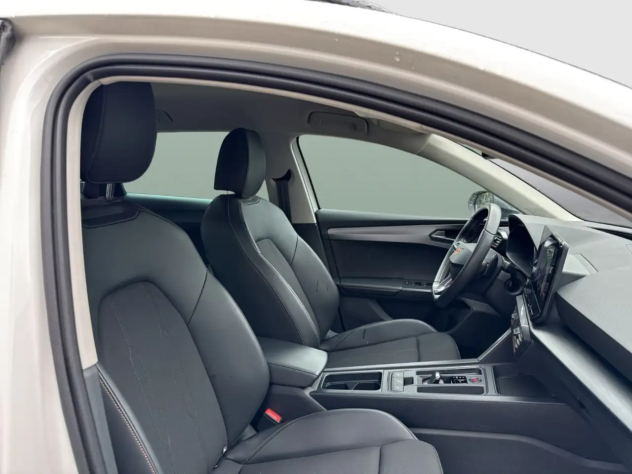 CUPRA Leon ST 1.5 eTSI CAM LM18 NAVI SITZHEIZUNG — Galerie du véhicule 9