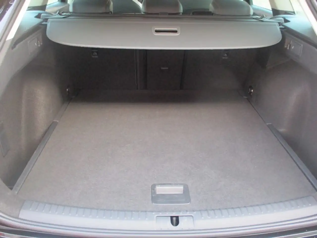 SEAT Leon Leon ST 1.5 TSI FR LED NAVI — Vehicle gallery 8