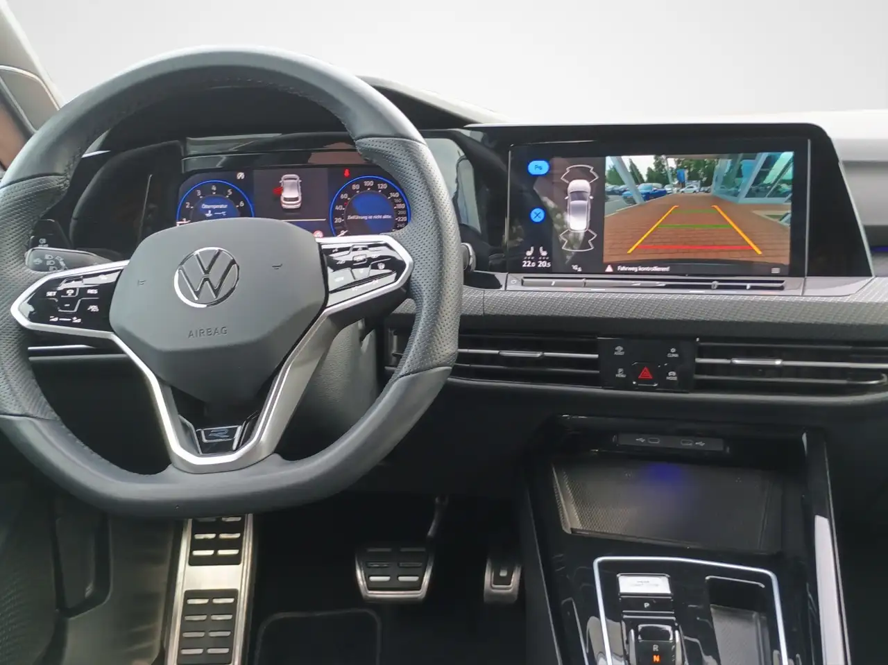 Volkswagen Golf 1.5 eTSI DSG R-Line Black Style — Vehicle gallery 9