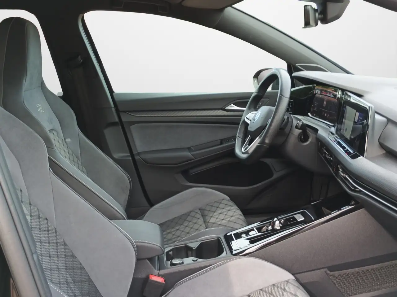 Volkswagen Golf 1.5 eTSI DSG R-Line Black Style — Vehicle gallery 14