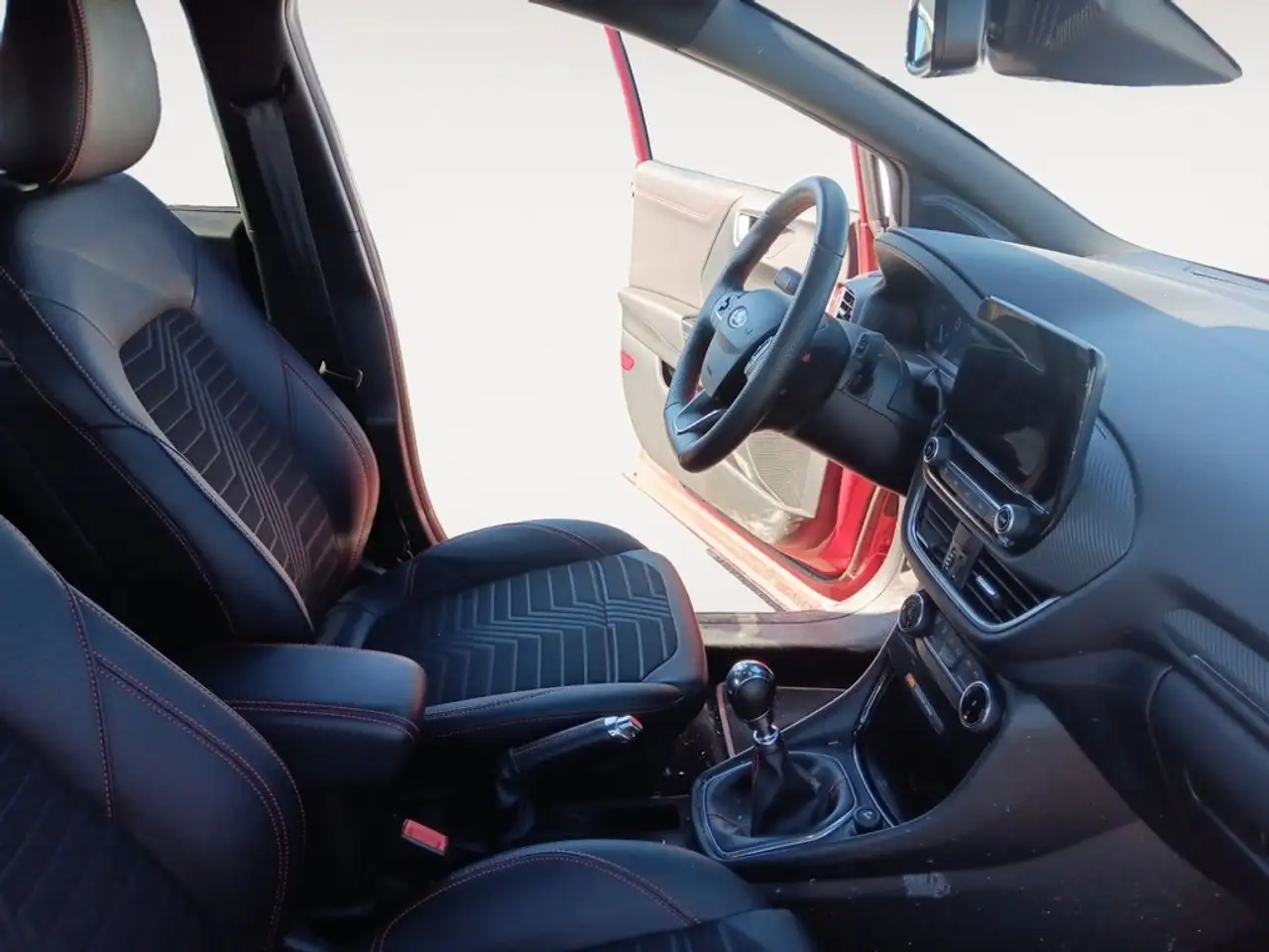 Ford Puma 1.0 EcoBoost MHEV ST-Line X 125 — معرض صور السيارة 11