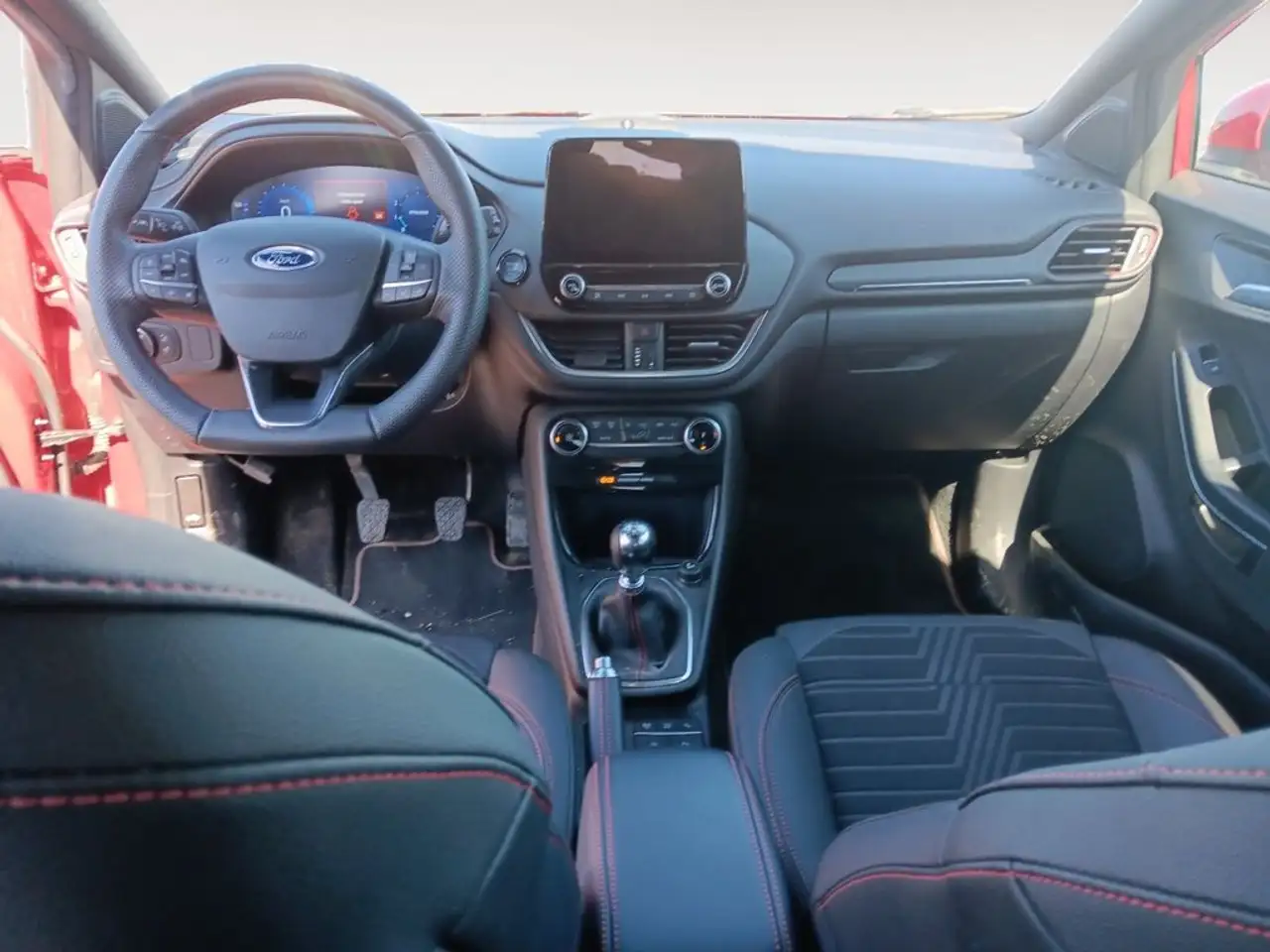 Ford Puma 1.0 EcoBoost MHEV ST-Line X 125 — معرض صور السيارة 15