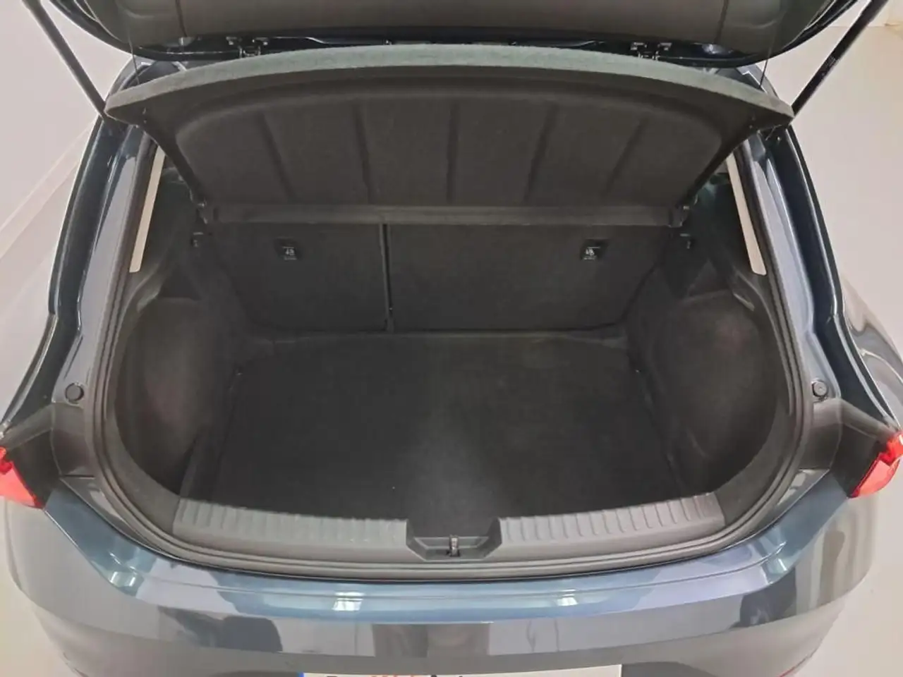 SEAT Leon 1.0 TSI S&S Style XS 110 — معرض صور السيارة 7