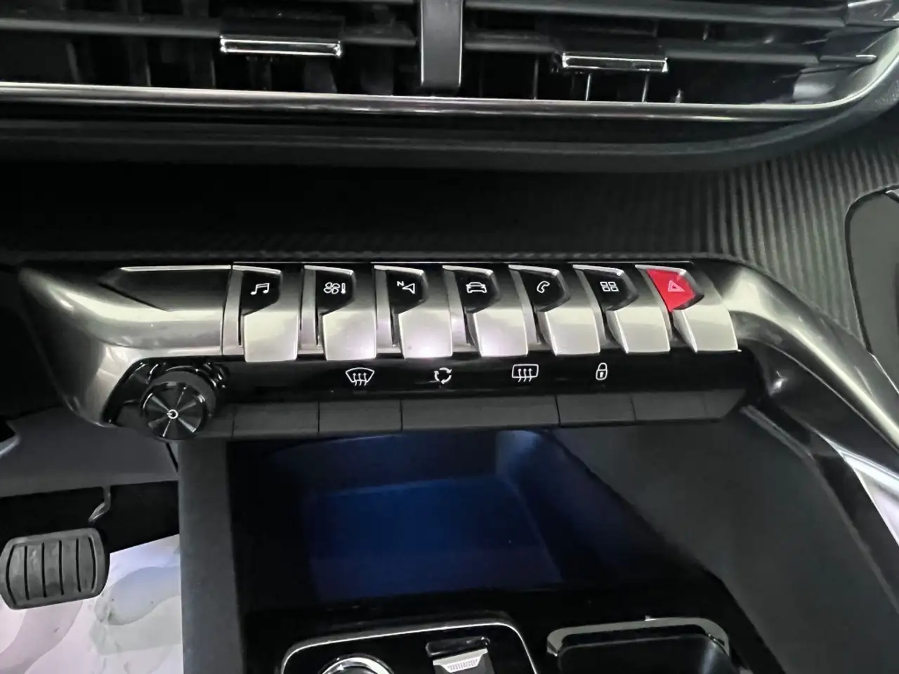 Peugeot 3008 Hybrid 136 Allure Pack eDCS6 — Vehicle gallery 20