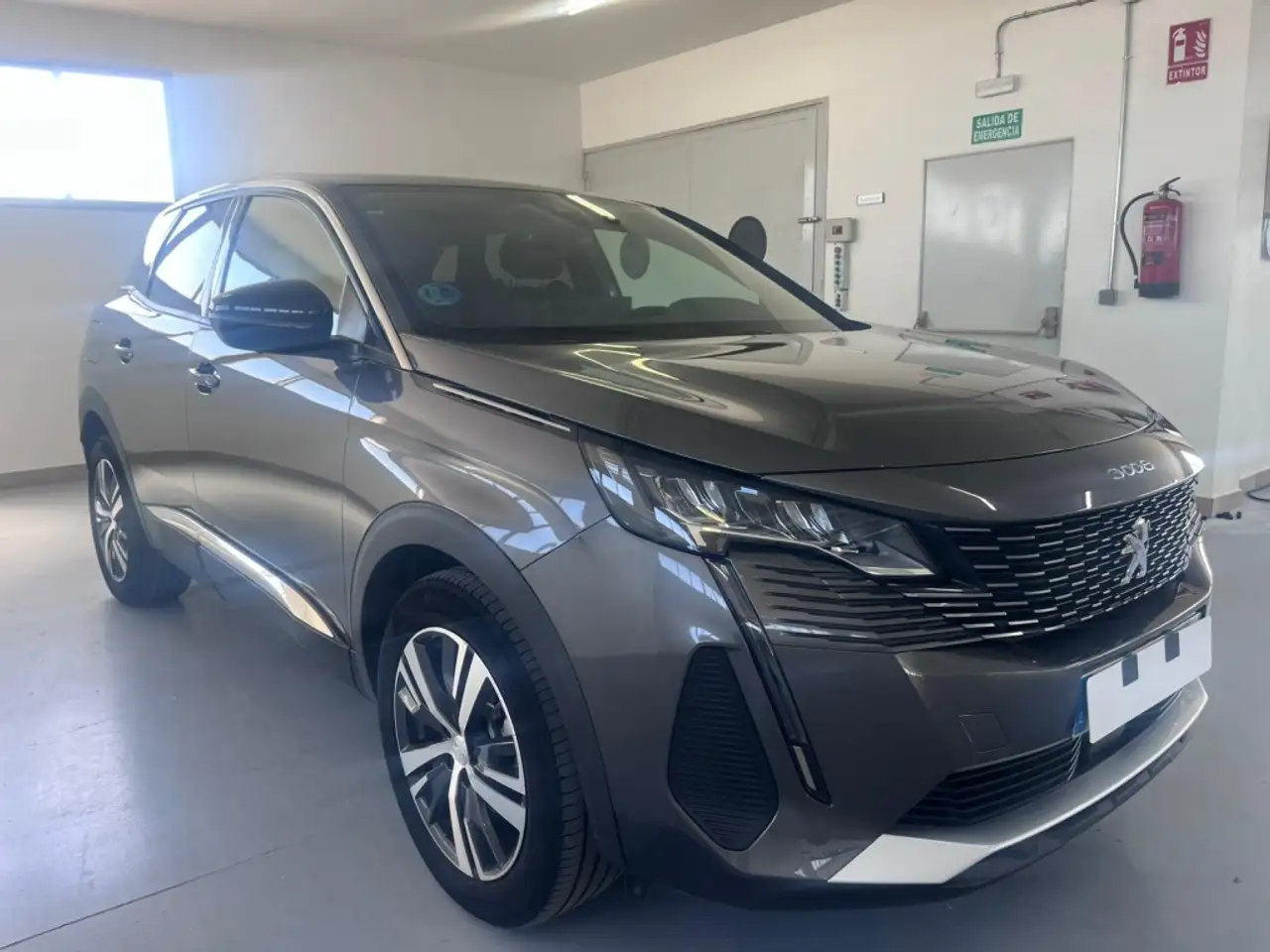 Peugeot 3008 Hybrid 136 Allure Pack eDCS6 — Vehicle gallery 8