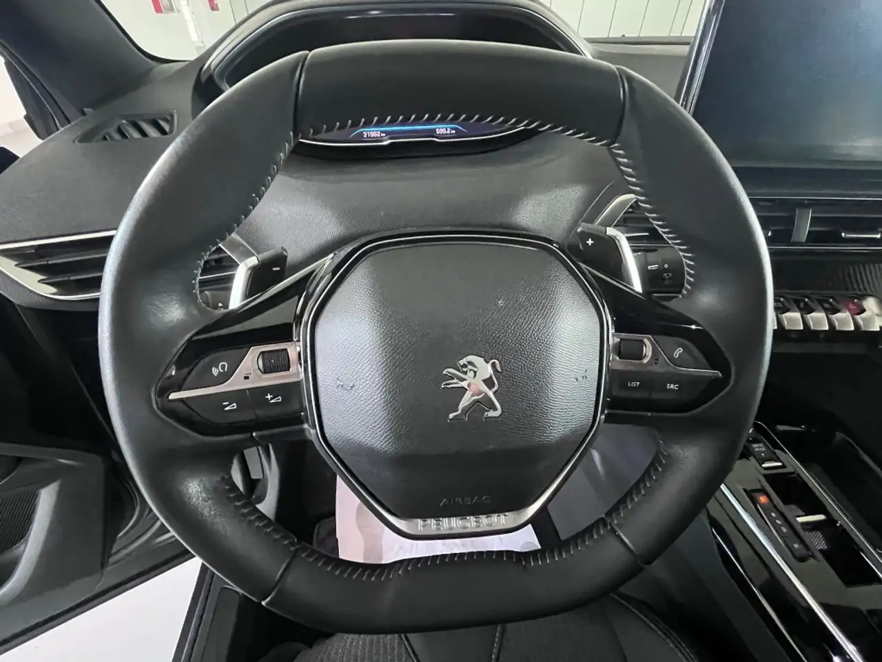 Peugeot 3008 Hybrid 136 Allure Pack eDCS6 — Vehicle gallery 14