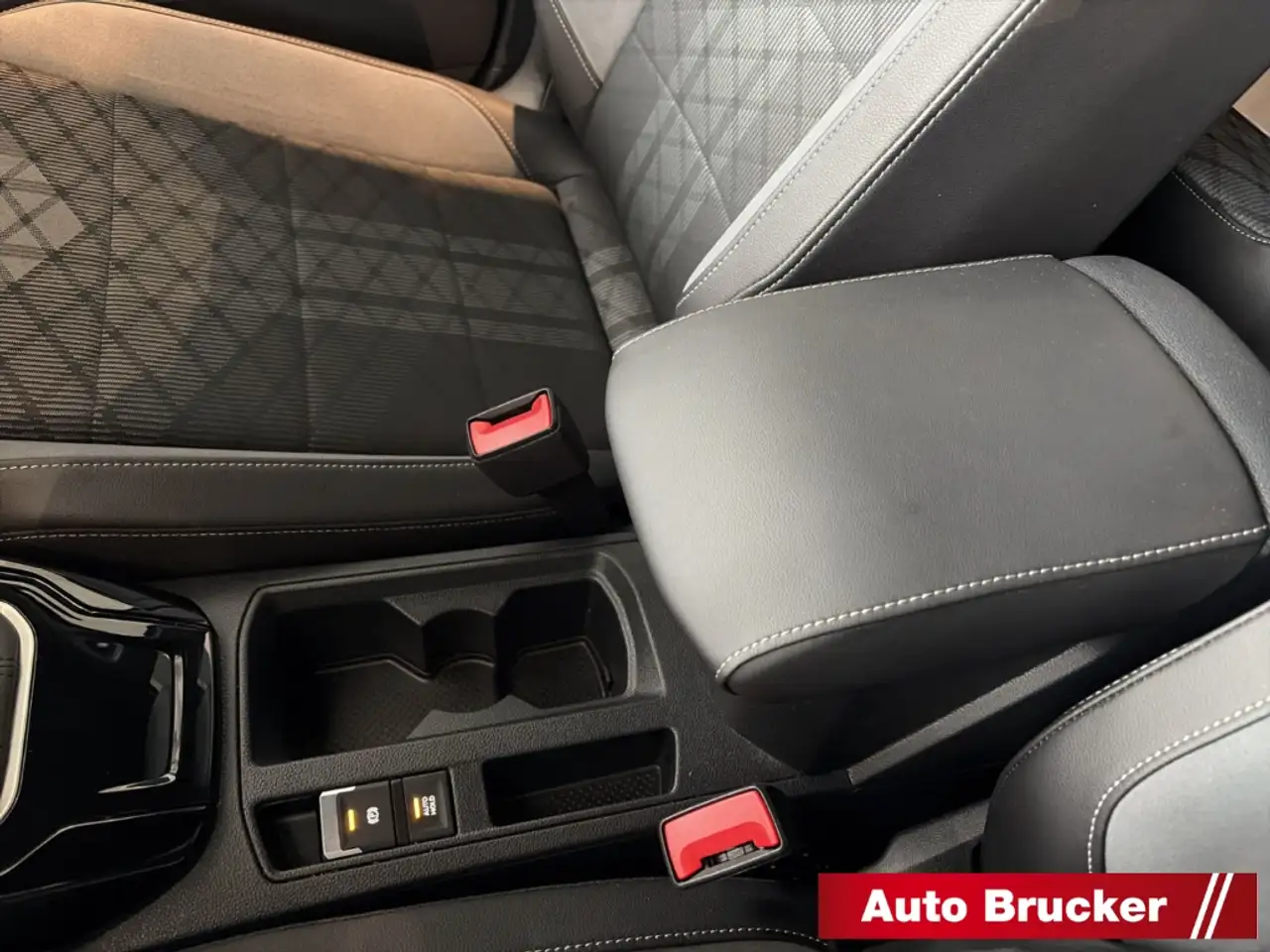 Volkswagen T-Roc R-Line 1.5 TSI 7-G-DSG+LED+SHZ+LHZ+NAVI+2-Zonen-Kl — معرض صور السيارة 13