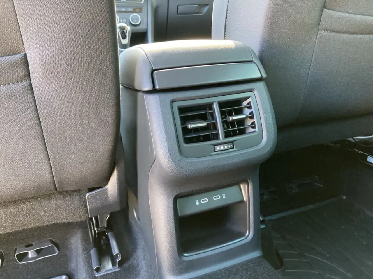 SEAT Ateca 1.0 TSI STYLE Style LED+PDC+SHZ+KAMERA+KLIMA+GJR — معرض صور السيارة 28