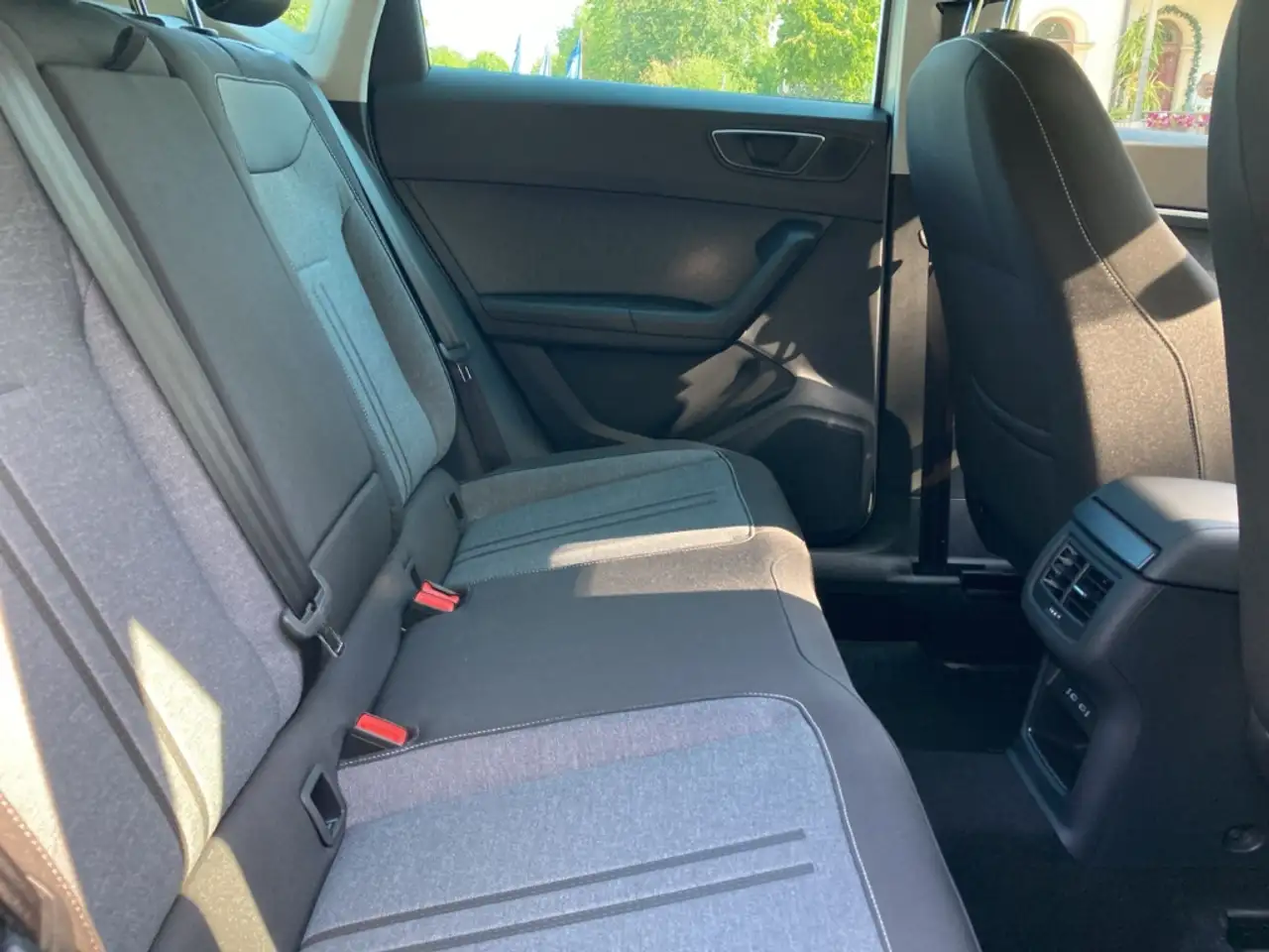 SEAT Ateca 1.0 TSI STYLE Style LED+PDC+SHZ+KAMERA+KLIMA+GJR — معرض صور السيارة 26