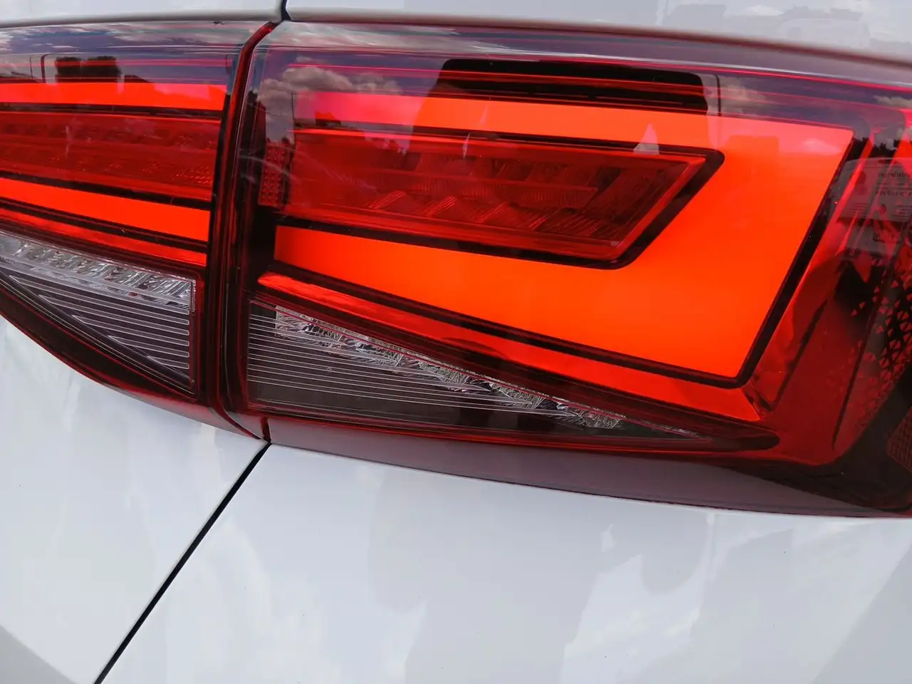 SEAT Ateca 1.5 TSI Style Edition DSG *BEATS*R-CAM* — Galería del vehículo 10