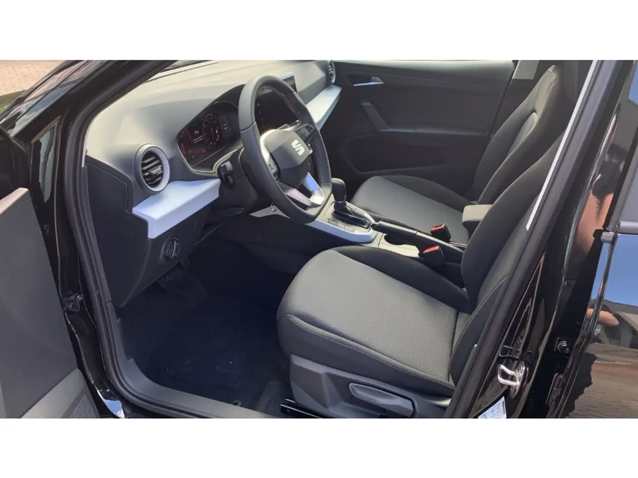 SEAT Arona 1.0 TSI DSG Style Edition NAVI+KLIMA+LED+ — Vehicle gallery 9
