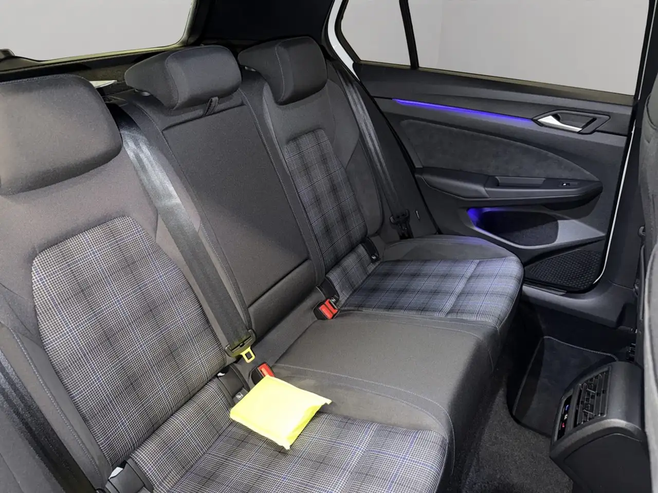 Volkswagen Golf VIII Lim 1.5 TSI Automatik GTE DCC HUD SzHzg Ma... — Vehicle gallery 18