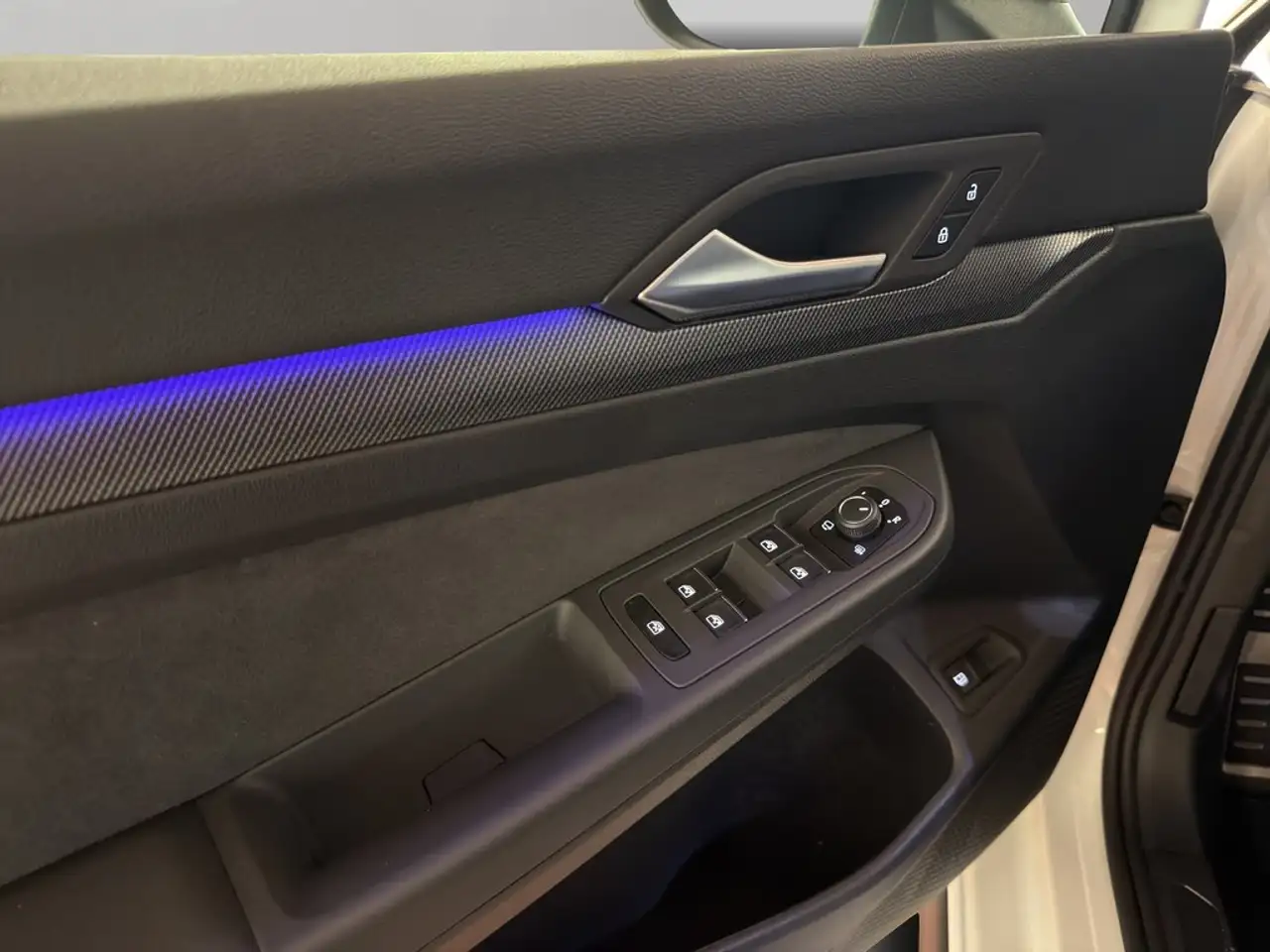 Volkswagen Golf VIII Lim 1.5 TSI Automatik GTE DCC HUD SzHzg Ma... — Vehicle gallery 10