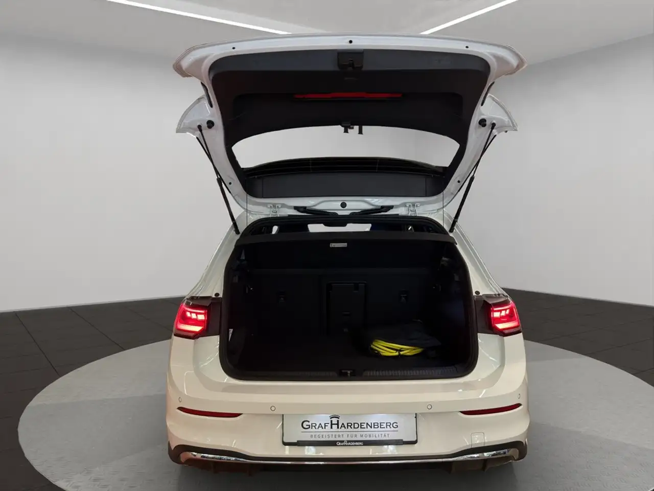 Volkswagen Golf VIII Lim 1.5 TSI Automatik GTE DCC HUD SzHzg Ma... — Vehicle gallery 19