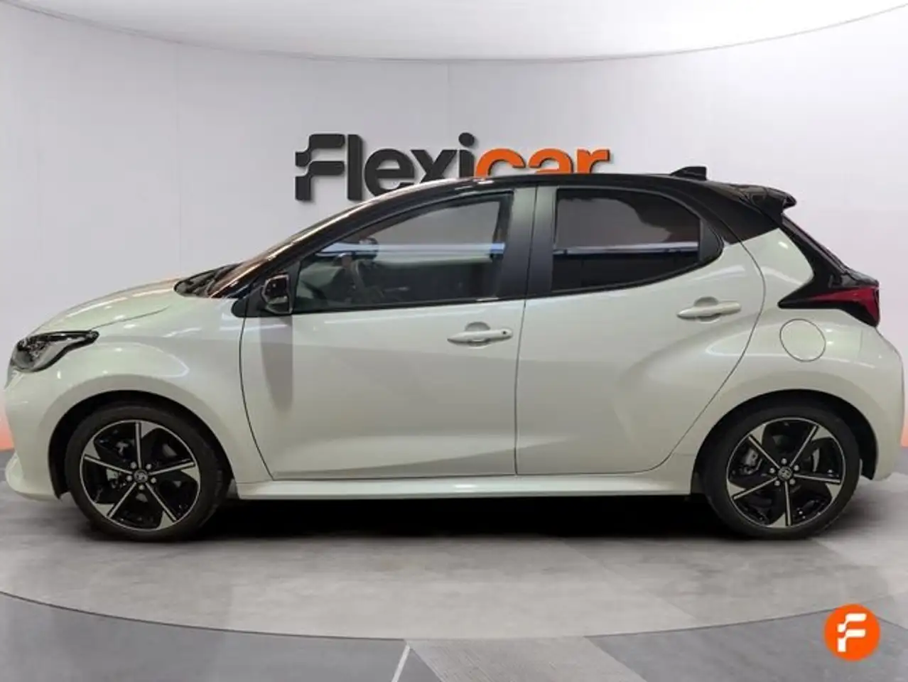 Toyota Yaris 120H 1.5 Active Plus — معرض صور السيارة 4