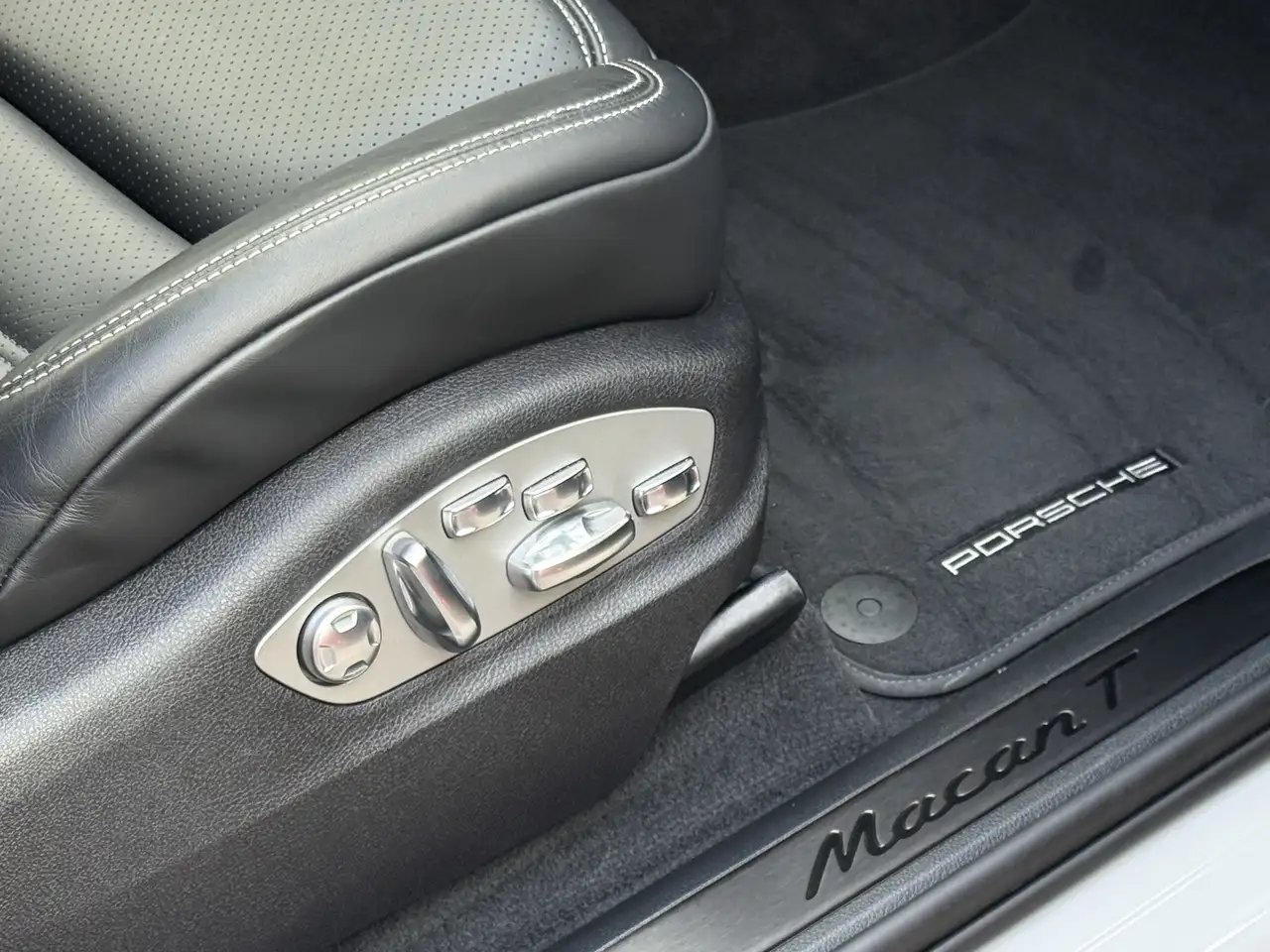 Porsche Macan T PANORAMA*KAMERA*21 TURBO*ABSTANDSREGELTE — Vehicle gallery 16