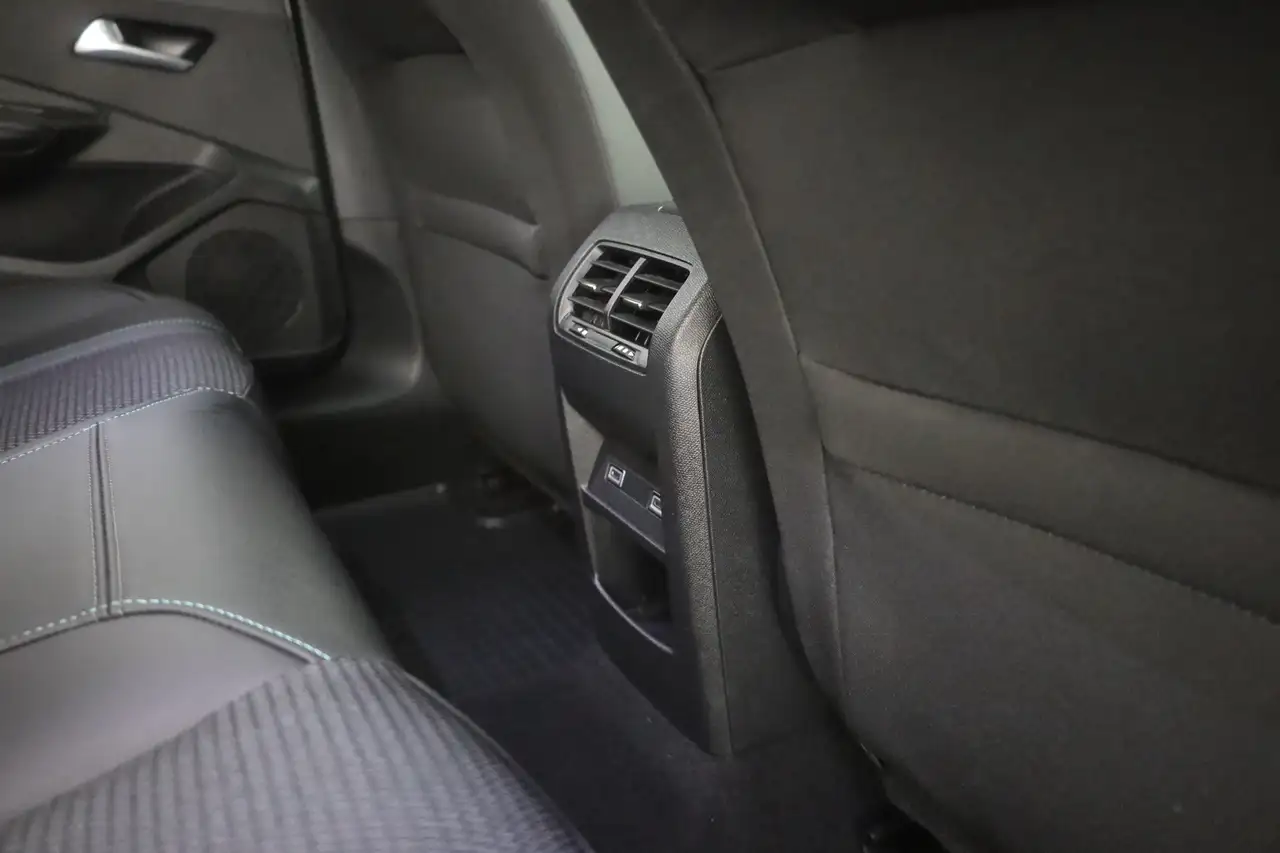 Peugeot 308 1.2 PureTech 130 LED Navi Kamera — معرض صور السيارة 27