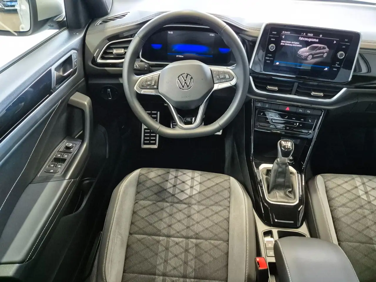 Volkswagen T-Roc T-ROC 1.0 TSI R-LINE NAV CARPLAY LED SHZ PDC ACC — Galería del vehículo 15