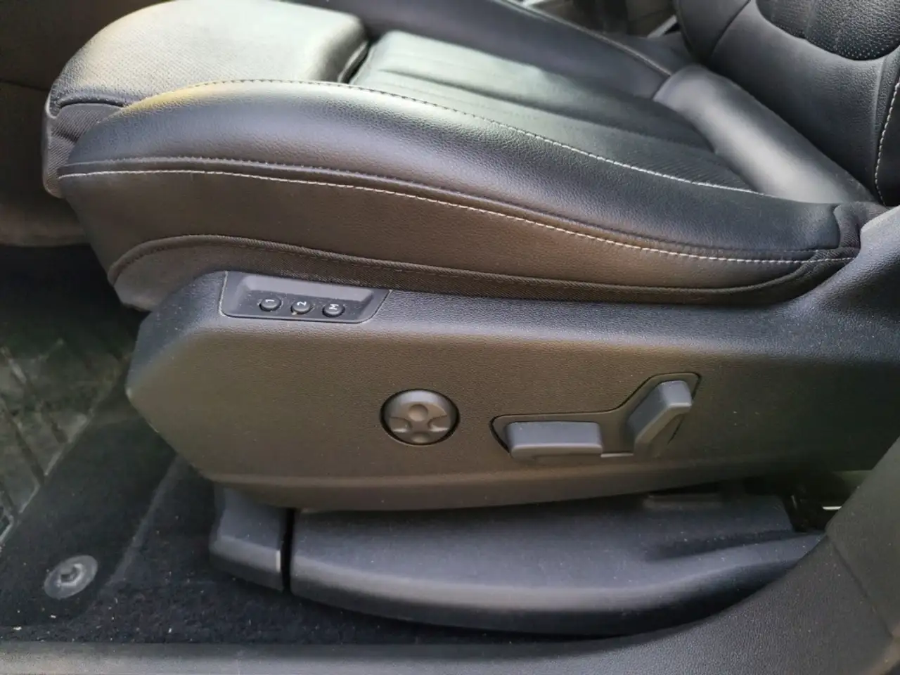Opel Grandland Ultimate 1.2 Turbo EU6e Automatik SHZ LenkradHZG P — معرض صور السيارة 26