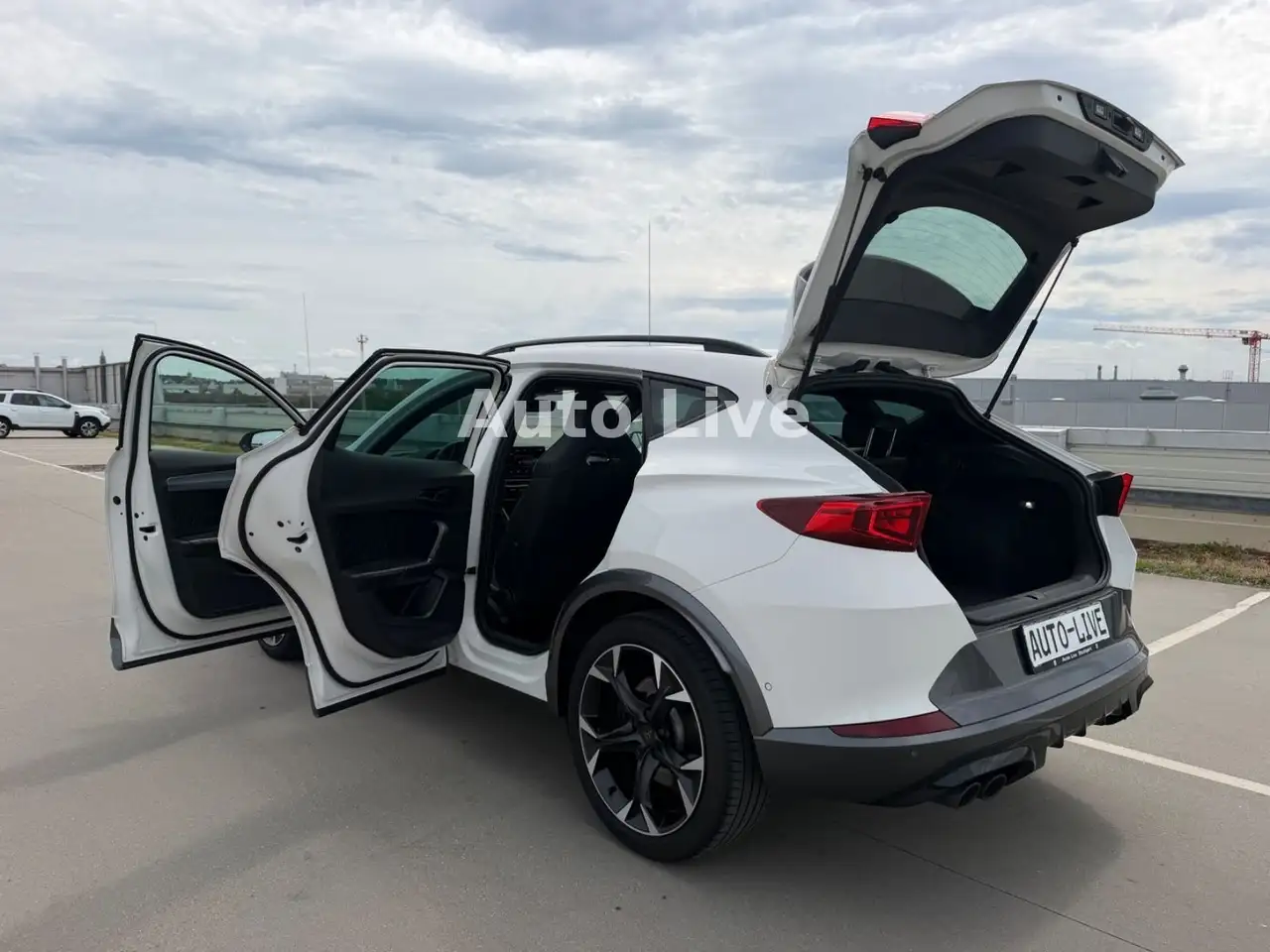 CUPRA Formentor 2.0 TSI*4D*VZ*DSG*VIR*SSL*PAN*NAVI*LED — معرض صور السيارة 27