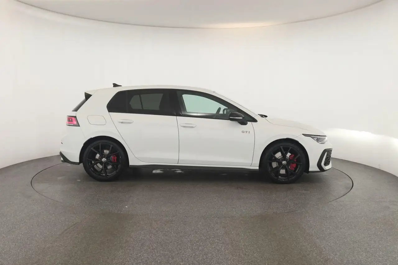 Volkswagen Golf GTI DSG Black IQ.LIGHT Pano HUD HarmanK 19" — Vehicle gallery 30