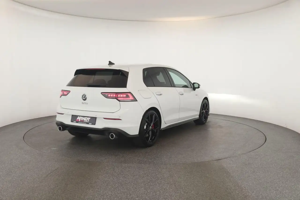 Volkswagen Golf GTI DSG Black IQ.LIGHT Pano HUD HarmanK 19" — Vehicle gallery 26