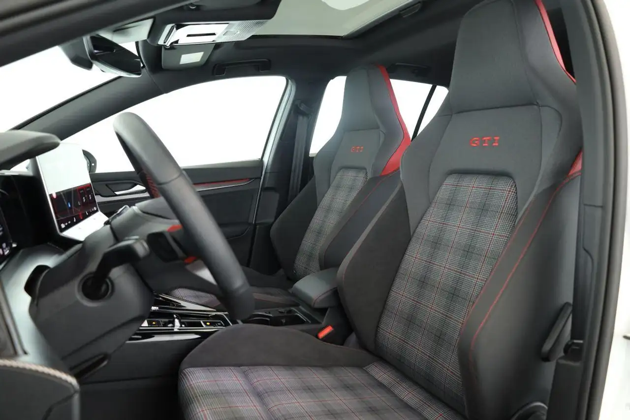 Volkswagen Golf GTI DSG Black IQ.LIGHT Pano HUD HarmanK 19" — Vehicle gallery 16