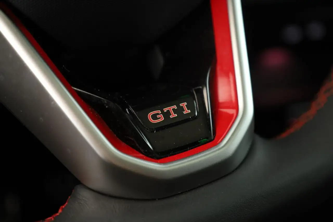 Volkswagen Golf GTI DSG Black IQ.LIGHT Pano HUD HarmanK 19" — Vehicle gallery 22
