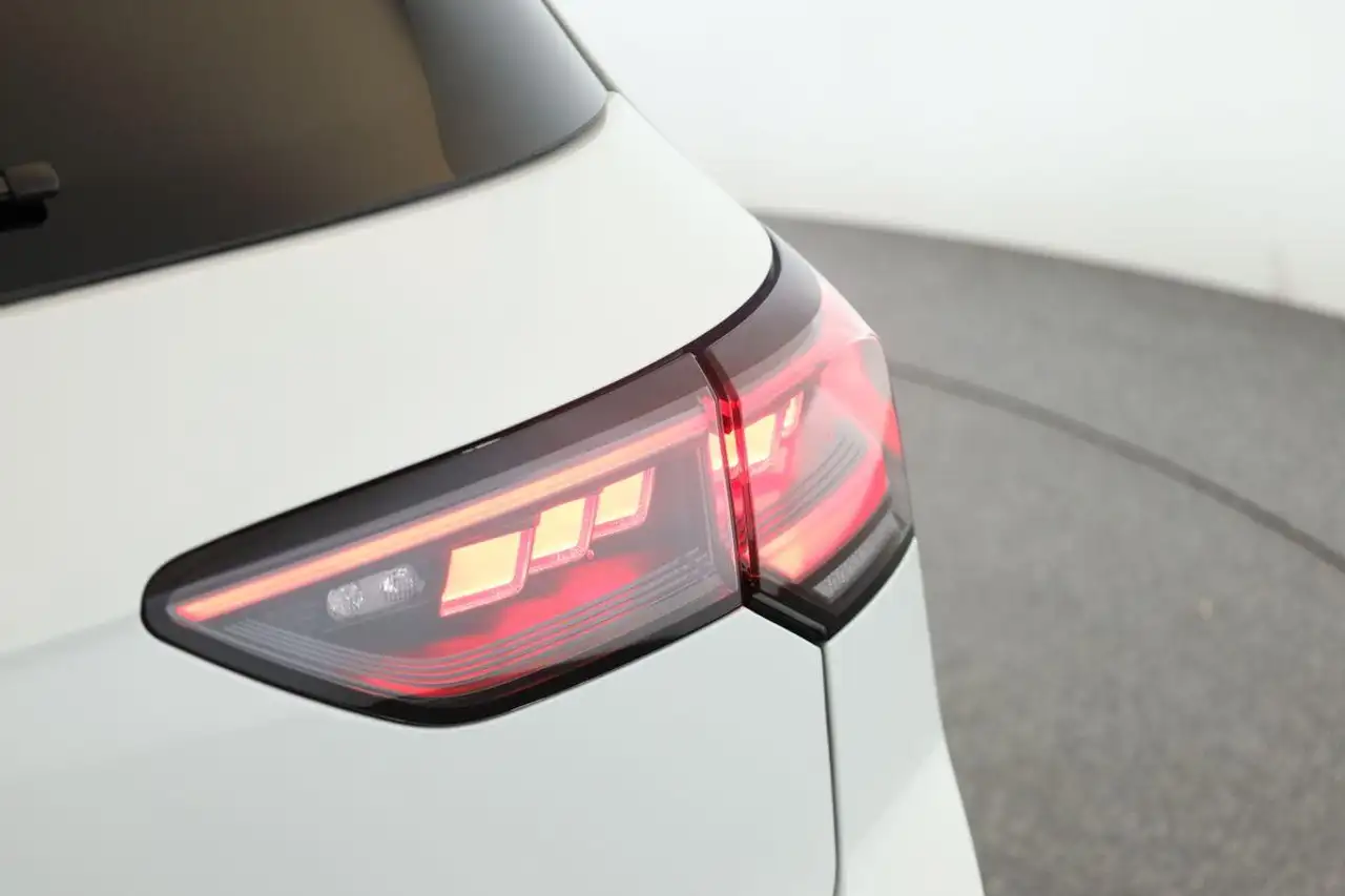 Volkswagen Golf GTI DSG Black IQ.LIGHT Pano HUD HarmanK 19" — Vehicle gallery 10