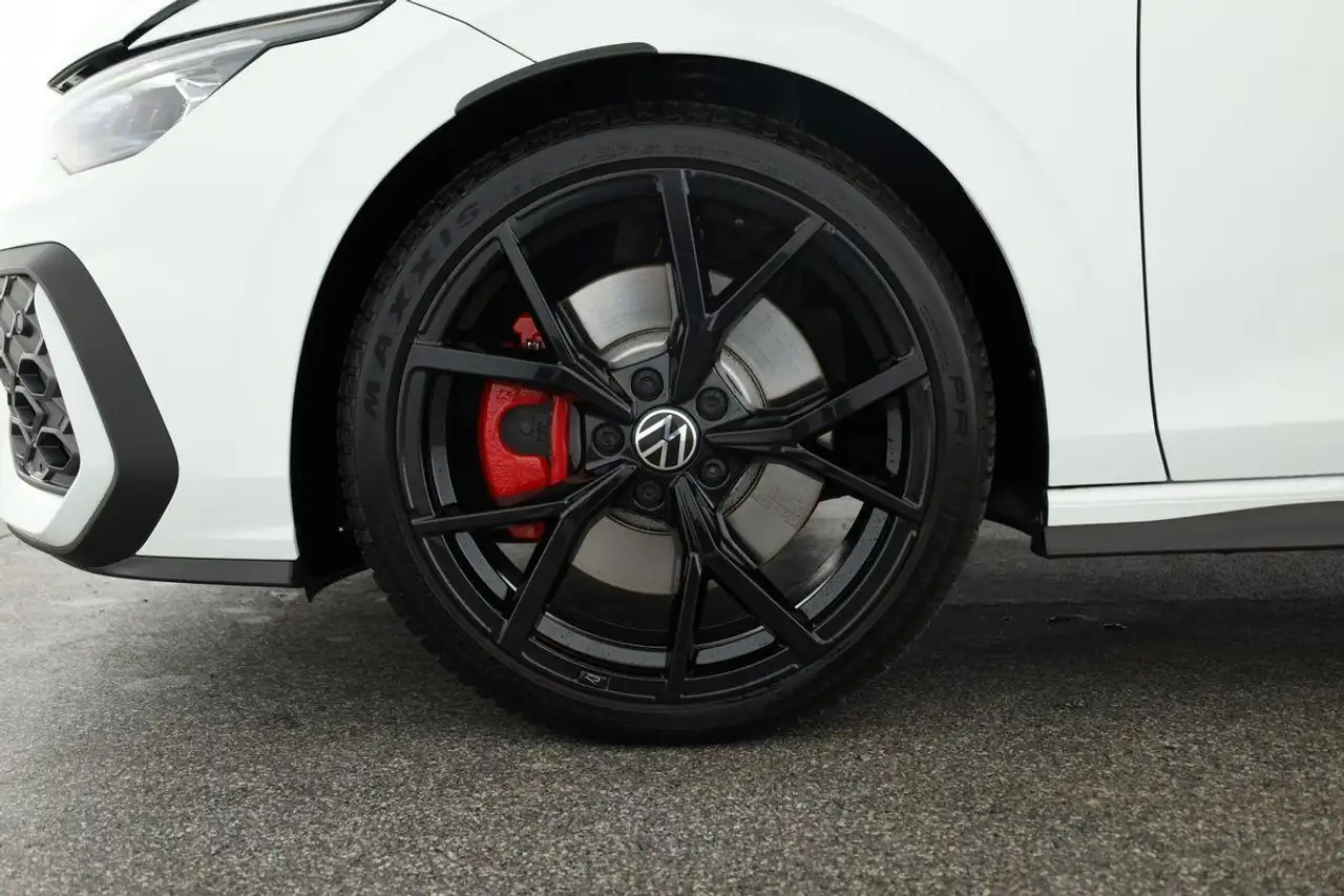 Volkswagen Golf GTI DSG Black IQ.LIGHT Pano HUD HarmanK 19" — Vehicle gallery 7