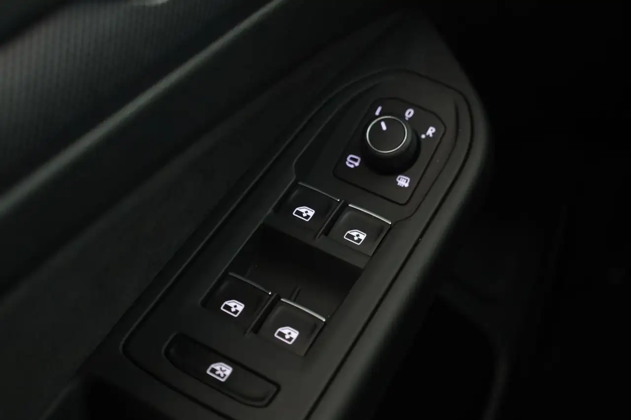 Volkswagen Golf GTI DSG Black IQ.LIGHT Pano HUD HarmanK 19" — Vehicle gallery 21