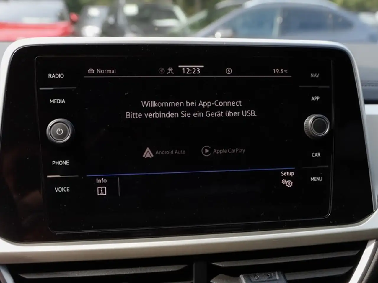 Volkswagen T-Roc 1.0 l TSI MOVE R-Kamera ACC Navi 17Zoll LED Par... — Vehicle gallery 13