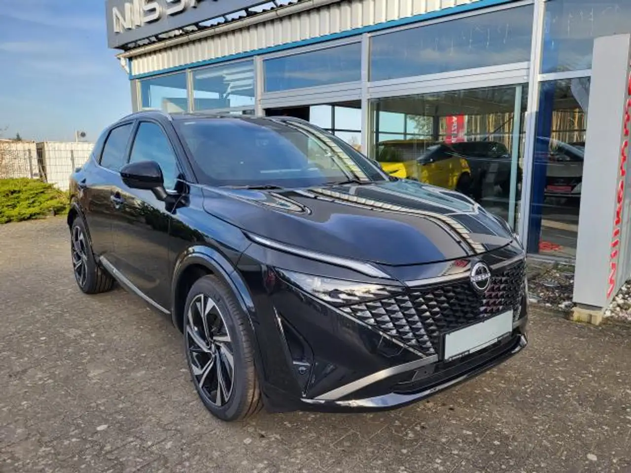 Nissan Qashqai TEKNA+ XTRONIC 4X2 RELING HUD ALCANTARA — Stendal