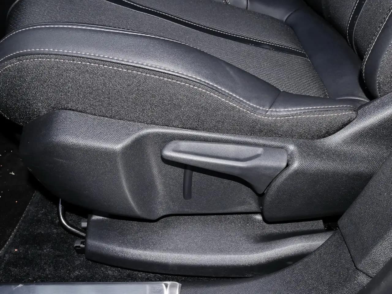 Peugeot 3008 GT 136 Hybrid AHK+Klima+Einparkhilfe+Sitzhz Klima — معرض صور السيارة 12