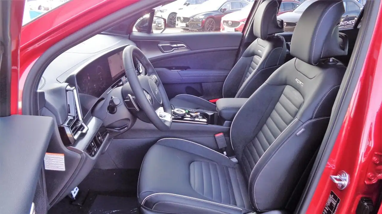 Kia Sportage GT-Line 1.6T Hybrid AWD Drive Sound — Vehicle gallery 6
