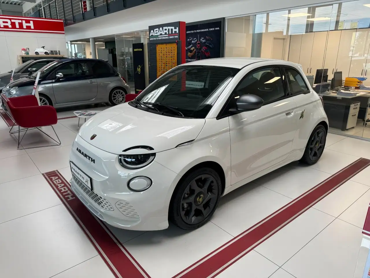 Abarth 500 e Abarth _ Garantieverlängerung — معرض صور السيارة 17