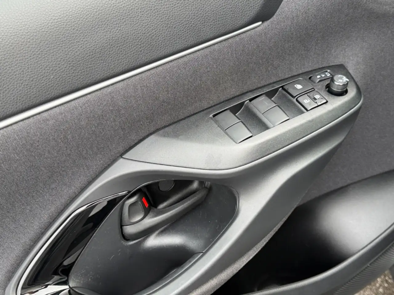 Toyota Yaris Cross 1.5 Hybrid Team D *LED*SHZ*Klima*RCam* — Galería del vehículo 22