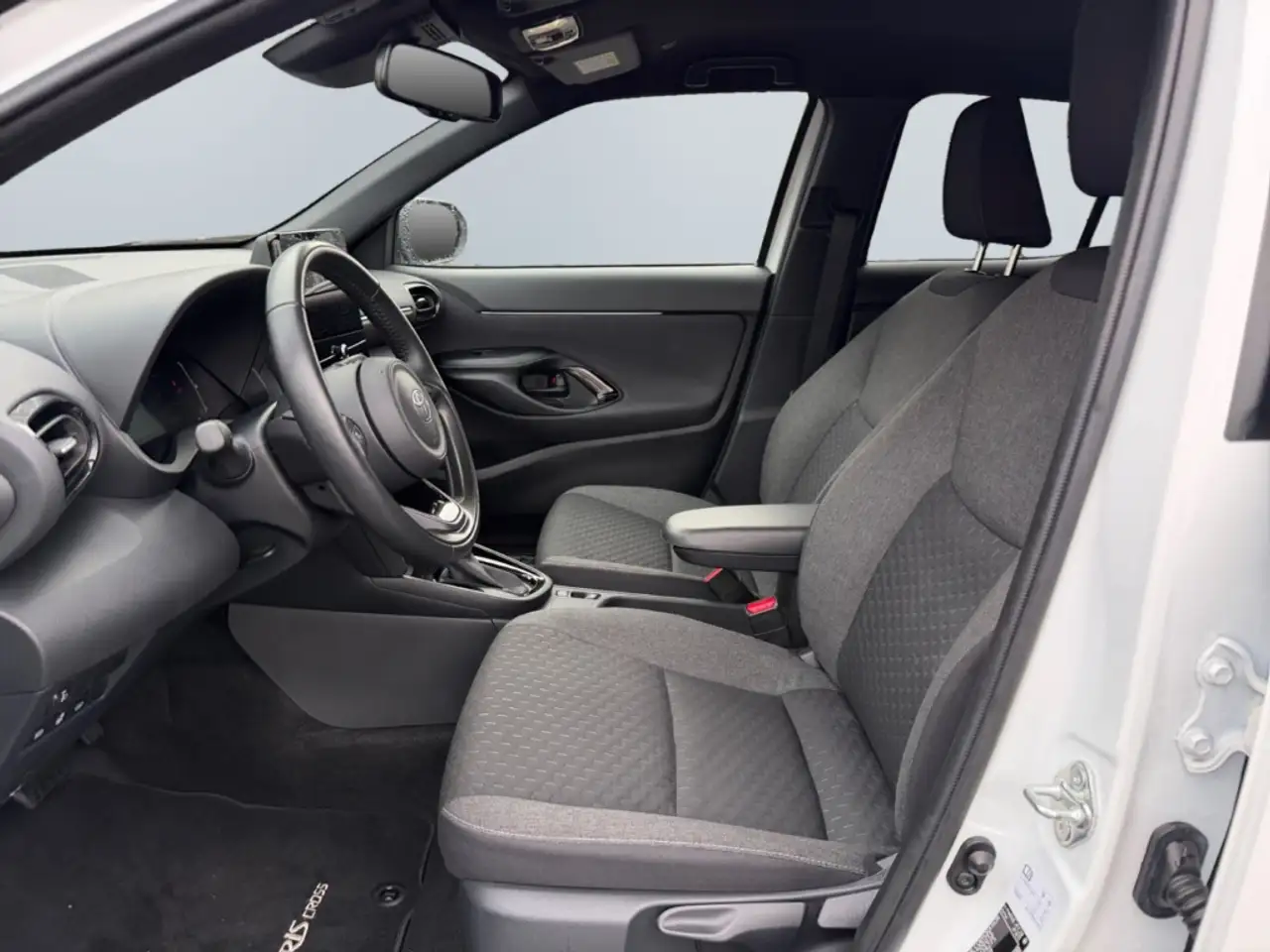 Toyota Yaris Cross 1.5 Hybrid Team D *LED*SHZ*Klima*RCam* — Galería del vehículo 9
